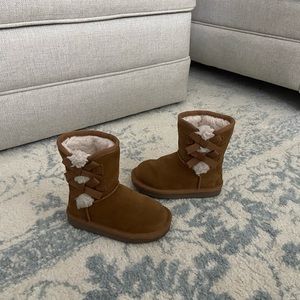 Koolaburra by Ugg Victoria Short Size 8 toddler